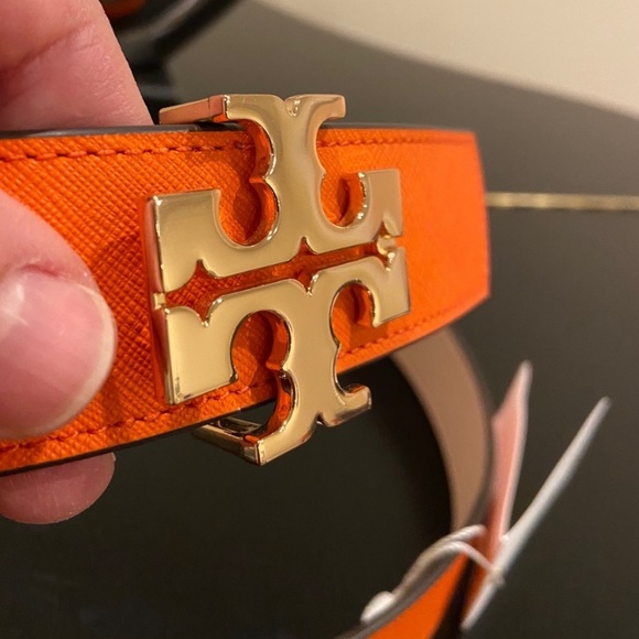 NWT Authentic Luxury Minimalist Tory Burch 1 1/2" Reversible Logo Belt - Picture 9 of 16